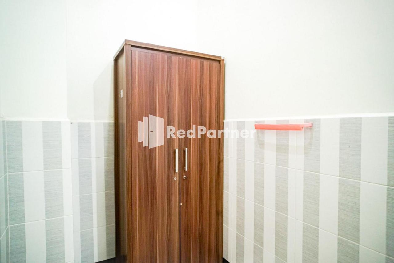 סוראבאיה Hoki Homestay Redpartner מראה חיצוני תמונה
